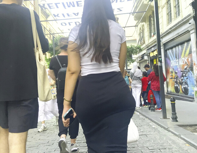 Wide Girl (2)
