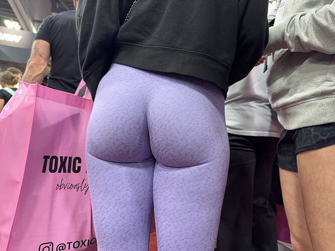 252065 Sexy Mature SlimFit Round Pear Bubble Butt Married White Woman No Panties on